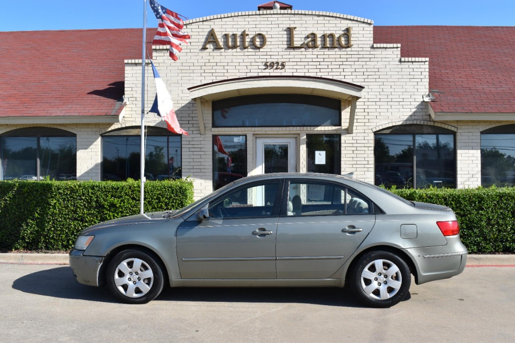 2009 Green /Tan Hyundai Sonata GLS (5NPET46C29H) with an 2.4L L4 DOHC 16V engine, Automatic 5 Spped transmission, located at 5925 E. BELKNAP ST., HALTOM CITY, TX, 76117, (817) 834-4222, 32.803799, -97.259003 - This Vehicle has a Clean Carfax Report!! Rides and Drives great, it just needs YOU Behind the Wheel!! Call Us at (817) 834-4222 Easy, simple financing available!! We know you need reliable transportation to get you to work, home, and play. Yet, so many people are denied the financing options that ar - Photo #0