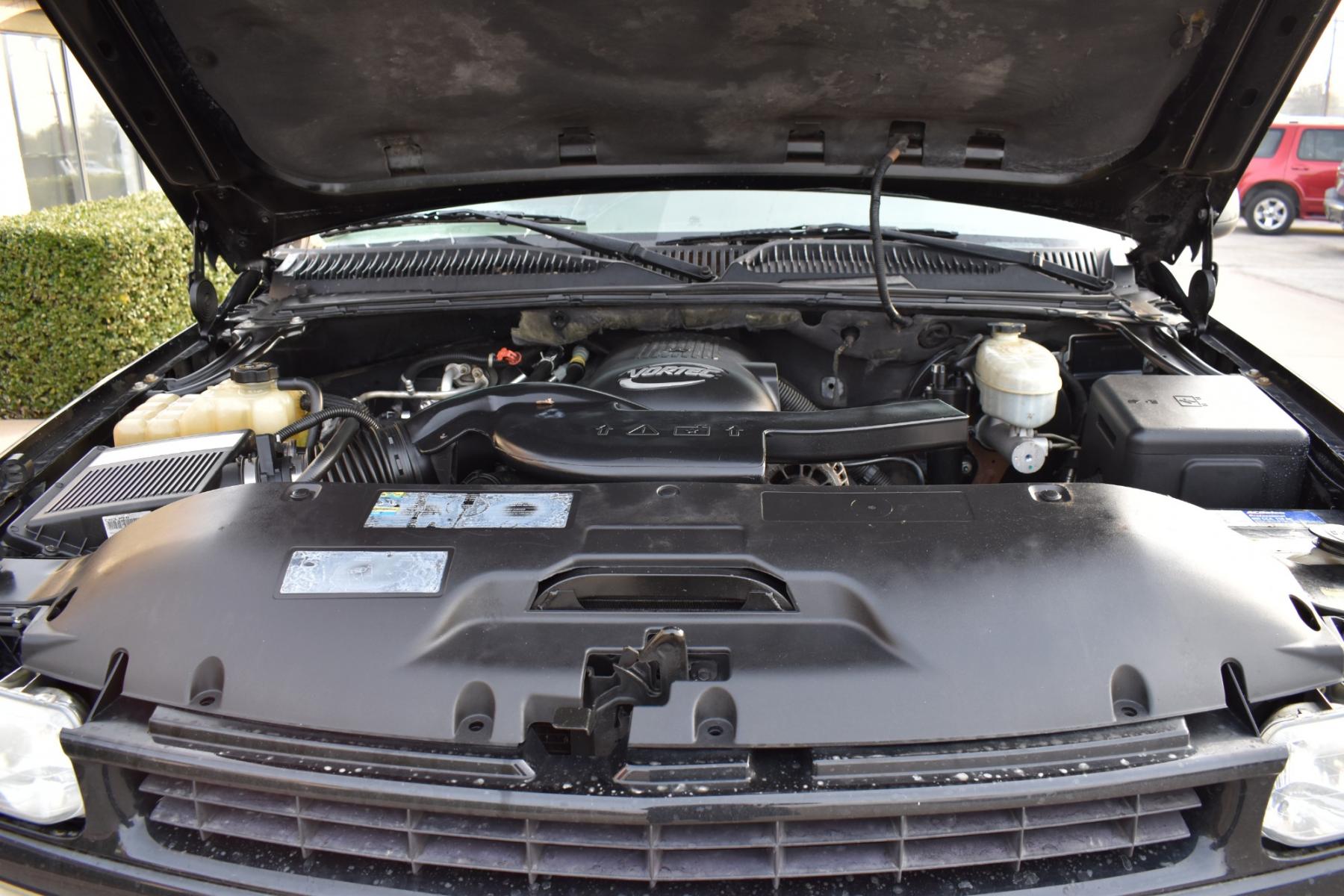 2003 Black /Beige Chevrolet Suburban 1500 4WD (3GNFK16Z13G) with an 5.3L V8 OHV 16V FFV engine, 4-Speed Automatic Overdrive transmission, located at 5925 E. BELKNAP ST., HALTOM CITY, TX, 76117, (817) 834-4222, 32.803799, -97.259003 - Photo #7