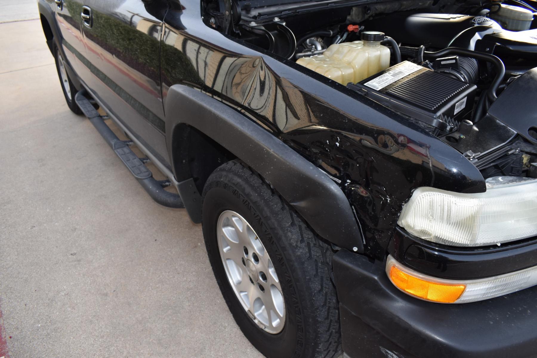 2003 Black /Beige Chevrolet Suburban 1500 4WD (3GNFK16Z13G) with an 5.3L V8 OHV 16V FFV engine, 4-Speed Automatic Overdrive transmission, located at 5925 E. BELKNAP ST., HALTOM CITY, TX, 76117, (817) 834-4222, 32.803799, -97.259003 - Photo #8
