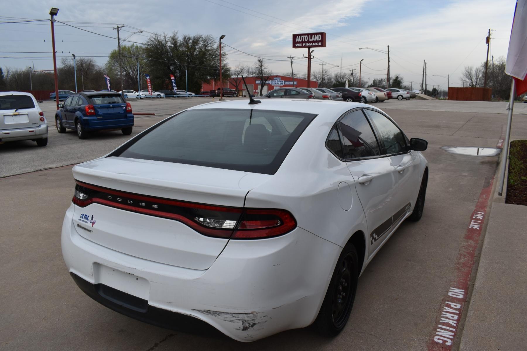 2016 White /Black Dodge Dart SE (1C3CDFAA0GD) with an 2.0L L4 DOHC 16V TURBO engine, 6 SPEED AUTOMATIC transmission, located at 5925 E. BELKNAP ST., HALTOM CITY, TX, 76117, (817) 834-4222, 32.803799, -97.259003 - Photo #4