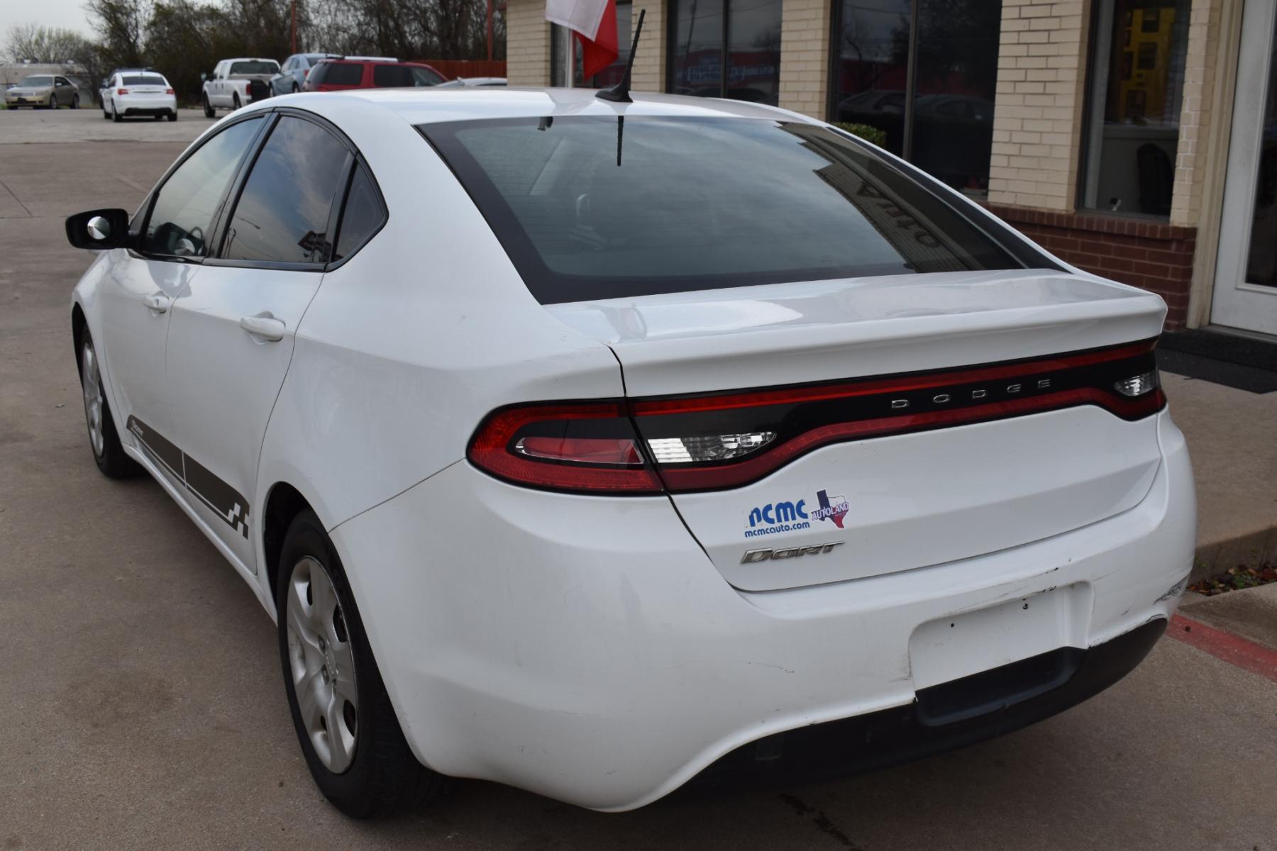 2016 White /Black Dodge Dart SE (1C3CDFAA0GD) with an 2.0L L4 DOHC 16V TURBO engine, 6 SPEED AUTOMATIC transmission, located at 5925 E. BELKNAP ST., HALTOM CITY, TX, 76117, (817) 834-4222, 32.803799, -97.259003 - Photo #5