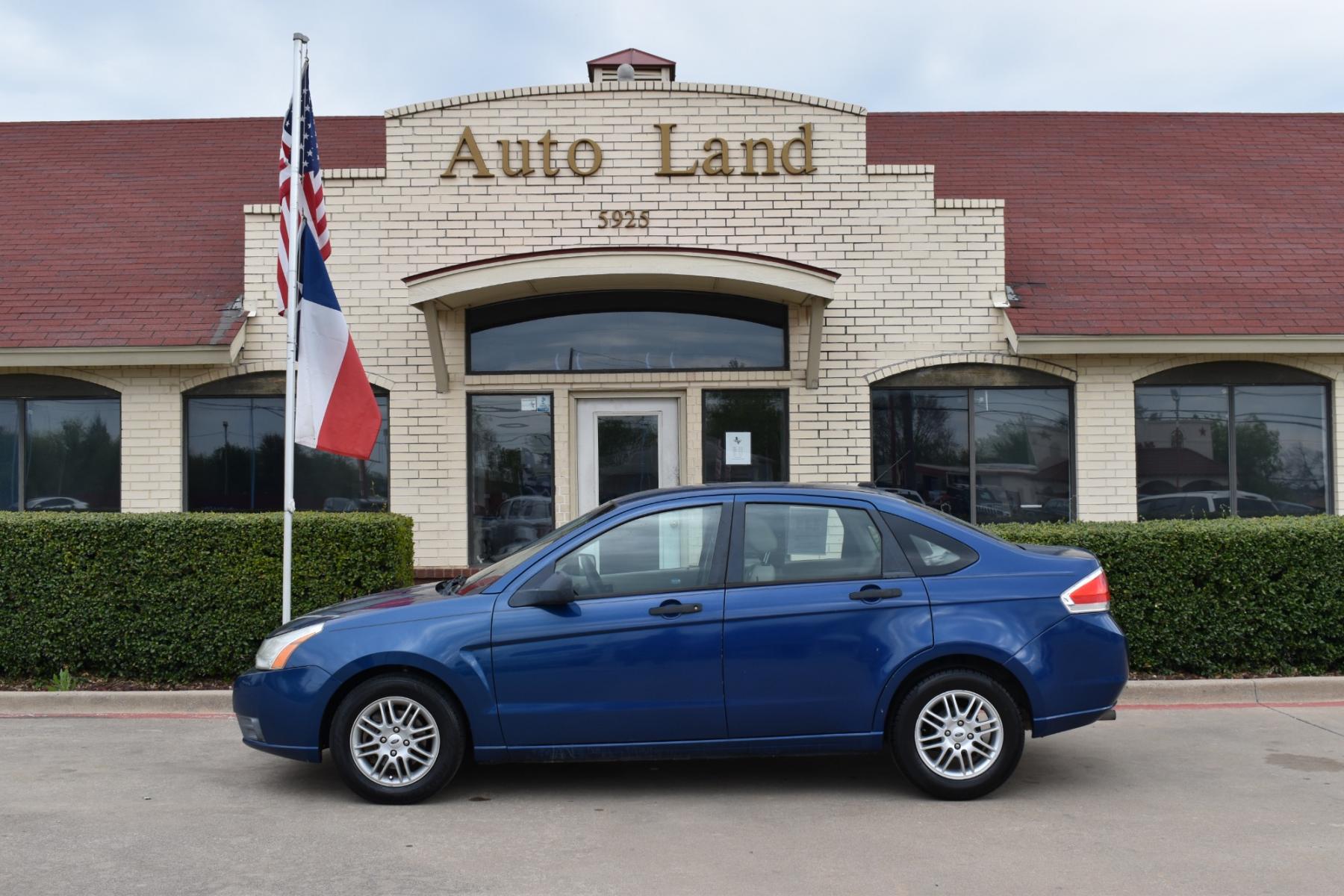 2009 Blue /Gray Ford Focus SE Sedan (1FAHP35N19W) with an 2.0L L4 DOHC 16V engine, AUTOMATIC transmission, located at 5925 E. BELKNAP ST., HALTOM CITY, TX, 76117, (817) 834-4222, 32.803799, -97.259003 - Photo #0