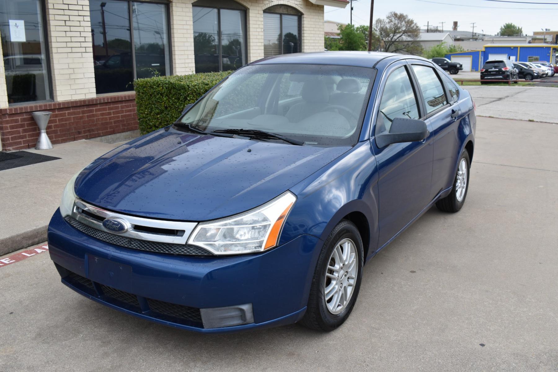 2009 Blue /Gray Ford Focus SE Sedan (1FAHP35N19W) with an 2.0L L4 DOHC 16V engine, AUTOMATIC transmission, located at 5925 E. BELKNAP ST., HALTOM CITY, TX, 76117, (817) 834-4222, 32.803799, -97.259003 - This Vehicle has a Clean Carfax Report!! Rides and Drives great, it just needs YOU Behind the Wheel!! Call Us at (817) 834-4222 Easy, simple financing available!! We know you need reliable transportation to get you to work, home, and play. Yet, so many people are denied the financing options that ar - Photo #1