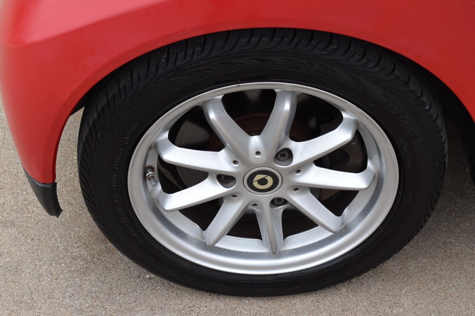 2009 Red /Red smart Fortwo Passion (WMEEJ31X69K) with an 1.0L L3 DOHC 12V engine, 5-Speed Manual transmission, located at 5925 E. BELKNAP ST., HALTOM CITY, TX, 76117, (817) 834-4222, 32.803799, -97.259003 - Photo#16