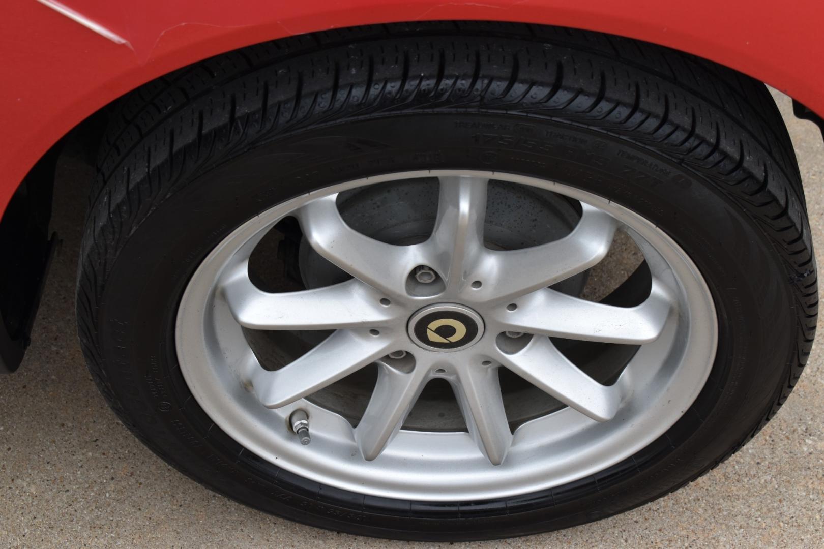 2009 Red /Red smart Fortwo Passion (WMEEJ31X69K) with an 1.0L L3 DOHC 12V engine, 5-Speed Manual transmission, located at 5925 E. BELKNAP ST., HALTOM CITY, TX, 76117, (817) 834-4222, 32.803799, -97.259003 - Photo#17
