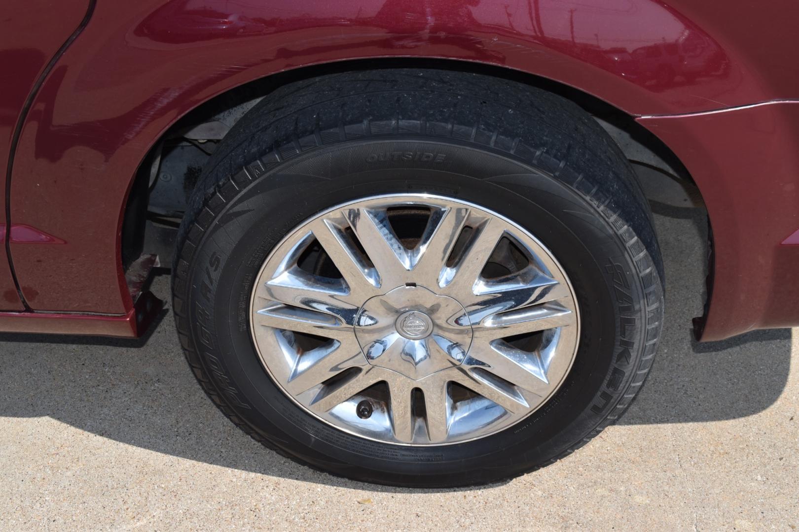2008 Red /Beige Chrysler Town & Country Limited (2A8HR64X38R) with an 4.0L V6 SOHC 24V engine, 6-Speed Automatic Overdrive transmission, located at 5925 E. BELKNAP ST., HALTOM CITY, TX, 76117, (817) 834-4222, 32.803799, -97.259003 - Purchasing a 2008 Chrysler Town & Country Limited can be a great choice for several reasons: Luxury and Comfort: The Town & Country Limited is the top trim level for this minivan, offering a luxurious and comfortable interior. It often includes features like leather upholstery, power-adjustable sea - Photo#40