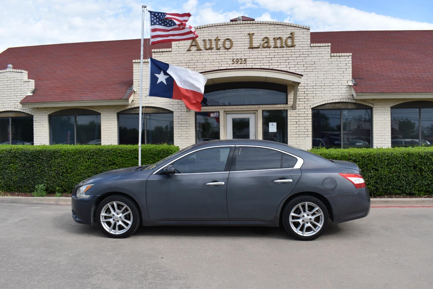 2011 Gray /Black Nissan Maxima S (1N4AA5AP9BC) with an 3.5L V6 DOHC 24V engine, CVT transmission, located at 5925 E. BELKNAP ST., HALTOM CITY, TX, 76117, (817) 834-4222, 32.803799, -97.259003 - This Vehicle has a Clean Carfax Report!! Rides and Drives great, it just needs YOU Behind the Wheel!! Call Us at (817) 834-4222 Easy, simple financing available!! We know you need reliable transportation to get you to work, home, and play. Yet, so many people are denied the financing options that ar - Photo #0
