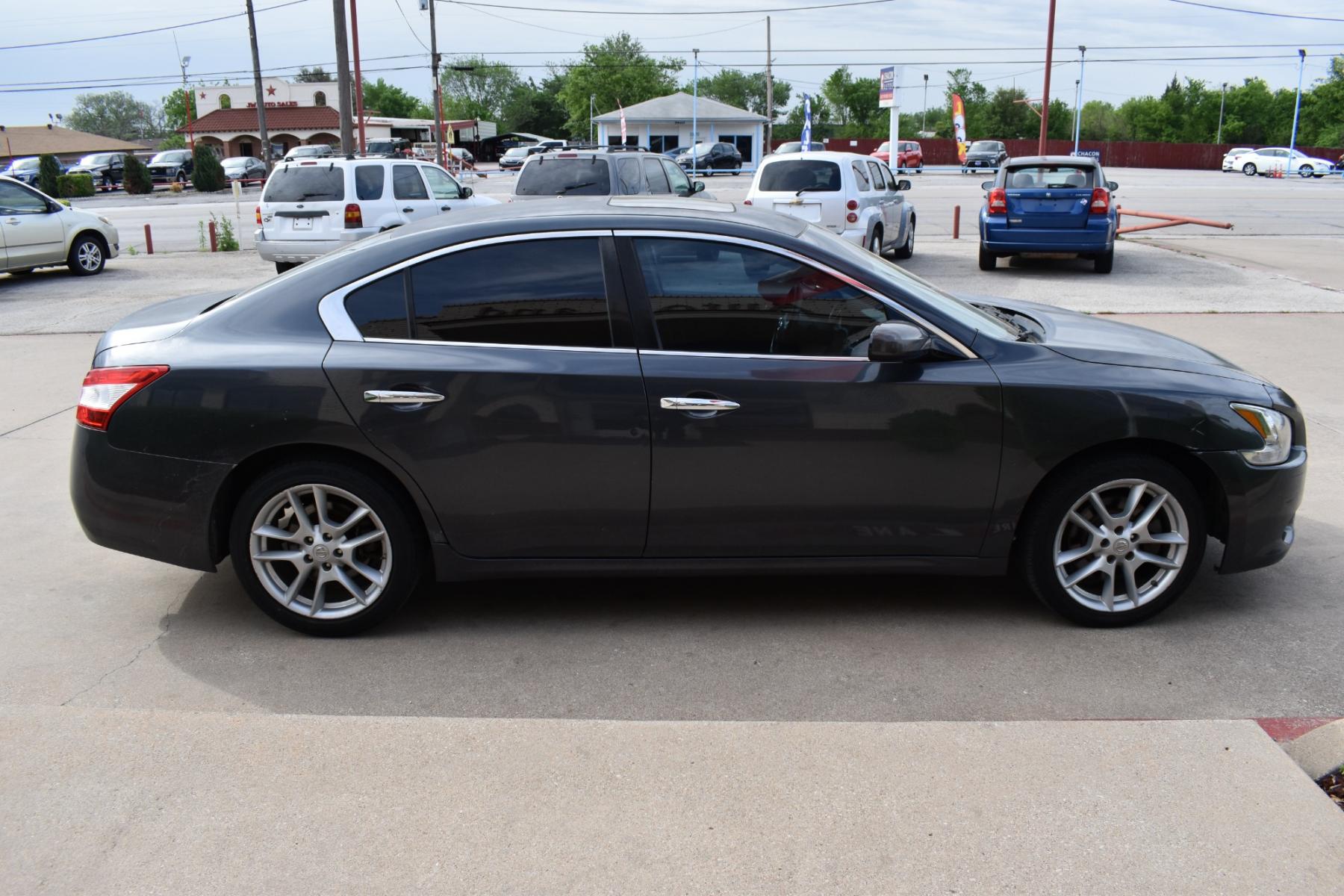 2011 Gray /Black Nissan Maxima S (1N4AA5AP9BC) with an 3.5L V6 DOHC 24V engine, CVT transmission, located at 5925 E. BELKNAP ST., HALTOM CITY, TX, 76117, (817) 834-4222, 32.803799, -97.259003 - This Vehicle has a Clean Carfax Report!! Rides and Drives great, it just needs YOU Behind the Wheel!! Call Us at (817) 834-4222 Easy, simple financing available!! We know you need reliable transportation to get you to work, home, and play. Yet, so many people are denied the financing options that ar - Photo #3