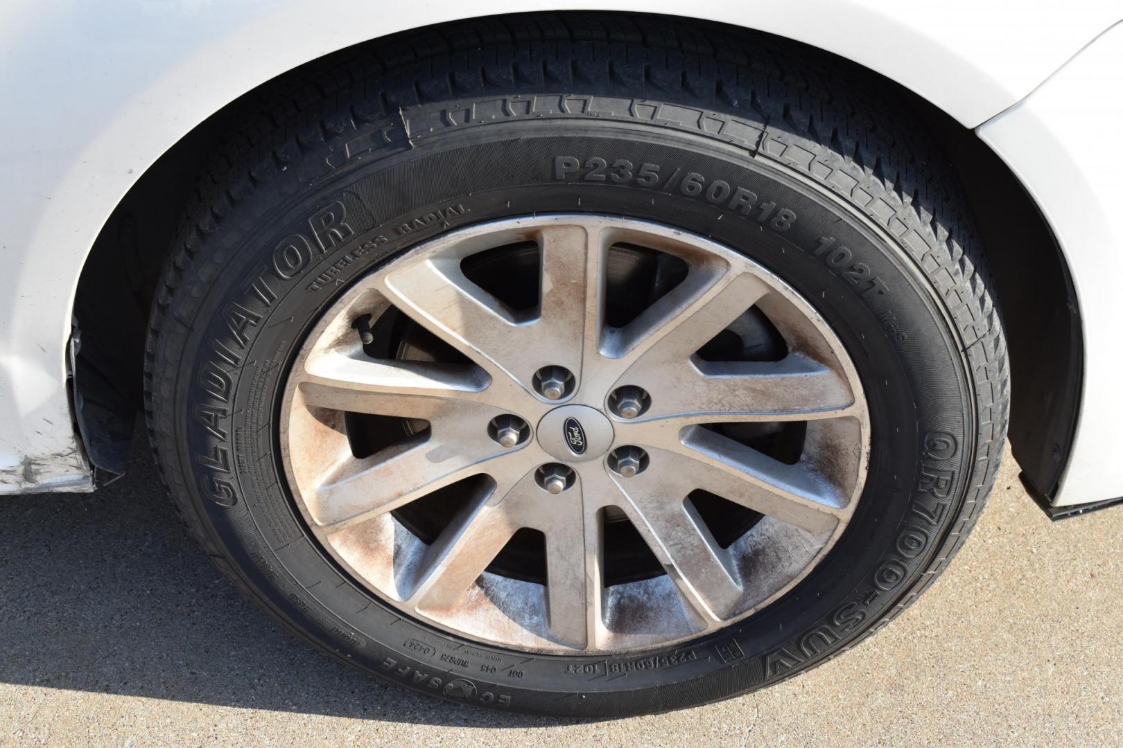 2009 White /Black Ford Flex SEL FWD (2FMDK52C39B) with an 3.5L V6 DOHC 24V engine, 6-Speed Automatic transmission, located at 5925 E. BELKNAP ST., HALTOM CITY, TX, 76117, (817) 834-4222, 32.803799, -97.259003 - Purchasing a 2009 Ford Flex SEL FWD can be a smart choice for several reasons: Unique and Stylish Design: The Ford Flex stands out with its distinctive and boxy design. It offers a unique and appealing look that sets it apart from more traditional SUVs and crossovers. Spacious Interior: The Flex i - Photo#23