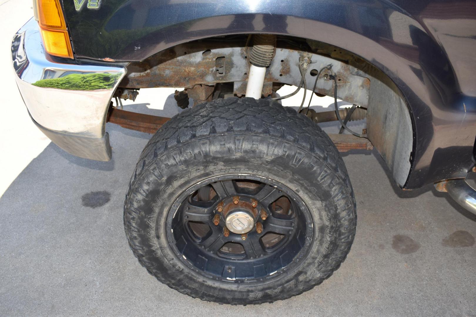2000 Blue /Gray Ford F-250 SD Lariat SuperCab Long Bed 4WD (1FTNX21L3YE) with an 5.4L V8 SOHC 16V engine, 4 SPEED AUTOMATIC 4X4 transmission, located at 5925 E. BELKNAP ST., HALTOM CITY, TX, 76117, (817) 834-4222, 32.803799, -97.259003 - Photo#23