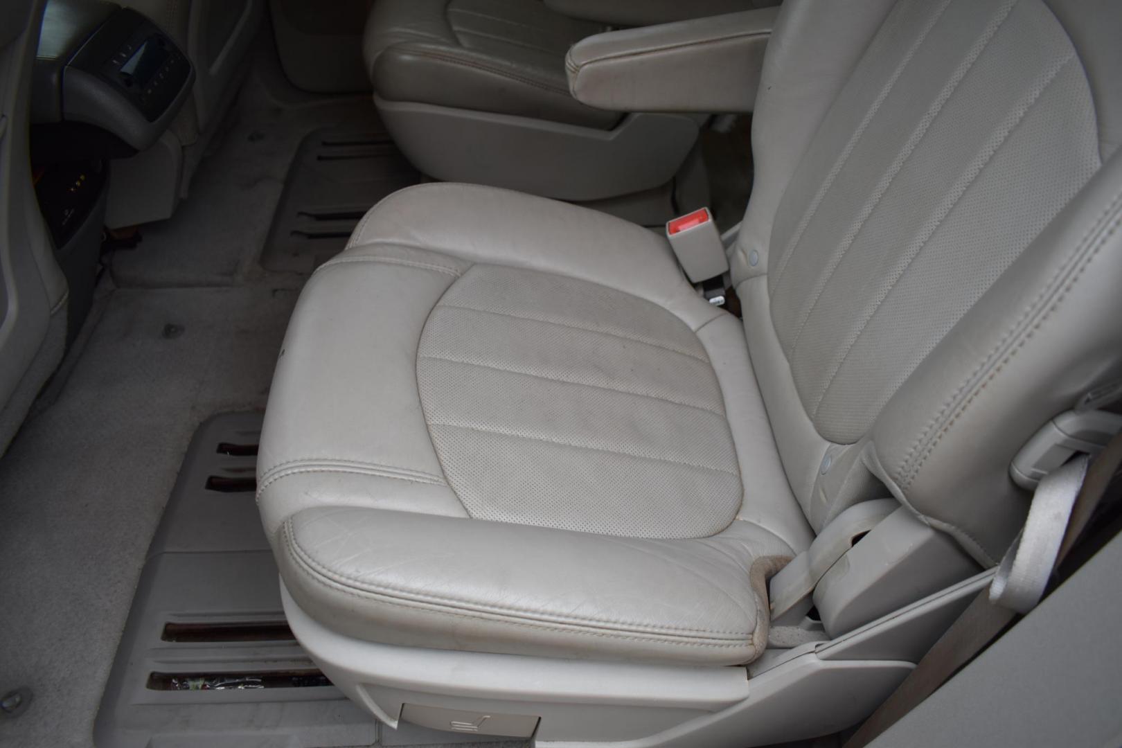 2011 Gray /Gray Buick Enclave CXL-2 FWD (5GAKRCED1BJ) with an 3.6L V6 DOHC 24V engine, 6-Speed Automatic Overdrive transmission, located at 5925 E. BELKNAP ST., HALTOM CITY, TX, 76117, (817) 834-4222, 32.803799, -97.259003 - The 2011 Buick Enclave CXL-2 FWD is a mid-size crossover SUV that offers a combination of luxury, practicality, and comfort. Here are several reasons why you might want to consider purchasing this vehicle: 1. Spacious and Comfortable Interior The 2011 Enclave CXL-2 is a 7- or 8-passenger vehicle - Photo#28