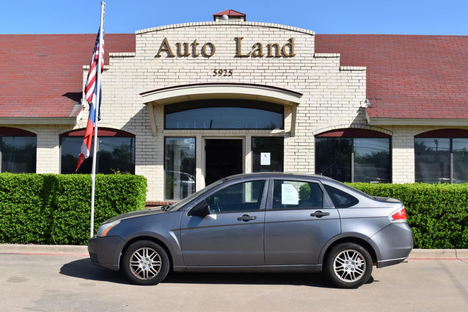 2011 Gray Ford Focus SE Sedan (1FAHP3FN5BW) with an 2.0L L4 DOHC 16V engine, 4-Speed Aut transmission, located at 5925 E. BELKNAP ST., HALTOM CITY, TX, 76117, (817) 834-4222, 32.803799, -97.259003 - $3,603.00 PLUS TT&L CASH ONLY NO FINANCING Buying a 2011 Ford Focus can offer several benefits, especially if you’re looking for an affordable, reliable, and fuel-efficient compact car. Here are some of the key advantages: 1. Affordable Purchase Price As a used car, the 2011 Ford Focus is - Photo#0