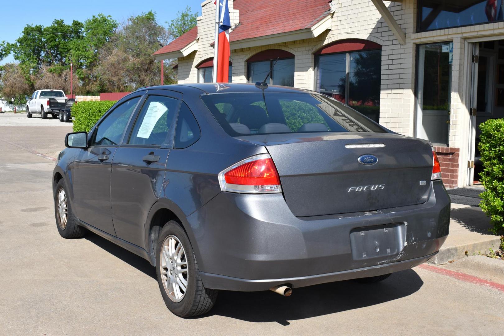2011 Gray Ford Focus SE Sedan (1FAHP3FN5BW) with an 2.0L L4 DOHC 16V engine, 4-Speed Aut transmission, located at 5925 E. BELKNAP ST., HALTOM CITY, TX, 76117, (817) 834-4222, 32.803799, -97.259003 - $3,603.00 PLUS TT&L CASH ONLY NO FINANCING Buying a 2011 Ford Focus can offer several benefits, especially if you’re looking for an affordable, reliable, and fuel-efficient compact car. Here are some of the key advantages: 1. Affordable Purchase Price As a used car, the 2011 Ford Focus is - Photo#2