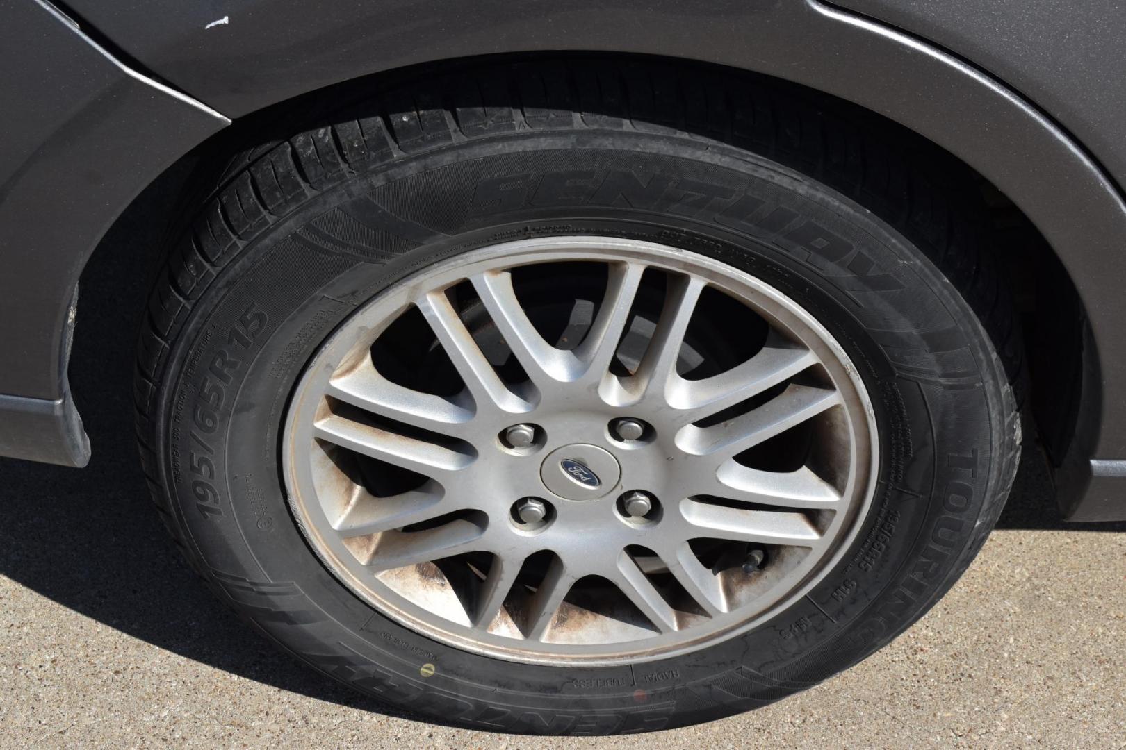 2011 Gray Ford Focus SE Sedan (1FAHP3FN5BW) with an 2.0L L4 DOHC 16V engine, 4-Speed Aut transmission, located at 5925 E. BELKNAP ST., HALTOM CITY, TX, 76117, (817) 834-4222, 32.803799, -97.259003 - $3,603.00 PLUS TT&L CASH ONLY NO FINANCING Buying a 2011 Ford Focus can offer several benefits, especially if you’re looking for an affordable, reliable, and fuel-efficient compact car. Here are some of the key advantages: 1. Affordable Purchase Price As a used car, the 2011 Ford Focus is - Photo#30